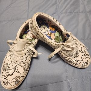 Van tennis shoes size 8 for men or size 9.5 womans